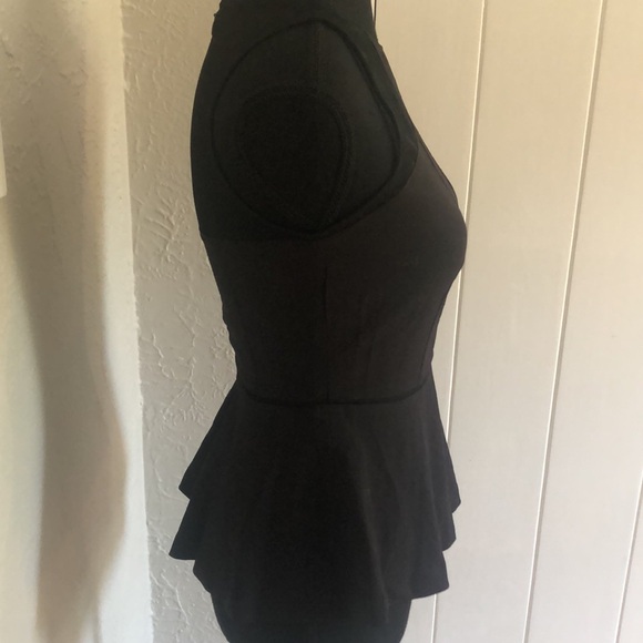 Ladies NWT Dynamite Sleeveless Peplum Top with Mesh - Size XS - Picture 3 of 8